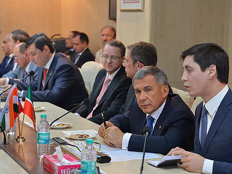 Рустам Минниханов отметил, что по итогам 2013 года товарооборот между Индией и Татарстаном вырос более чем вдвое по сравнению с 2012 годом и составил около $900 миллионов